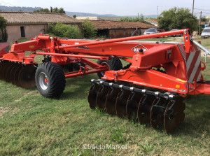 XM 32 Tracteur agricole