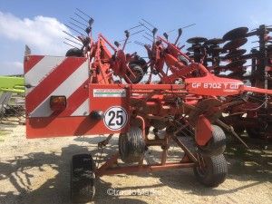 FANEUSE GF 8702 Tracteur agricole