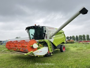 MOISSONNEUSE TUCANO 320 Tracteur agricole