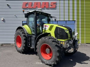 AXION 830 T4F CMATIC Pick-up pour ensileuse