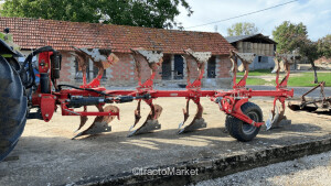CHARRUE UNICO4+0 D105 Tracteur agricole