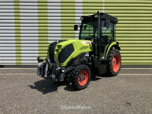 NEXOS 220 S Tractors