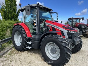 TRACTEUR MF 5S105 + ADPT MX Matériels de récolte